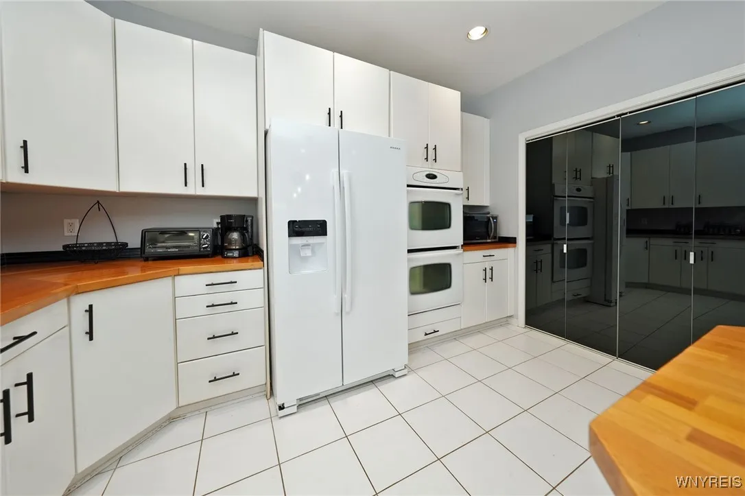 21 Lakeridge Drive, Orchard Park, New York 14127, Orchard Park, New York 14127, 3 Bedrooms Bedrooms, 12 Rooms Rooms,2 BathroomsBathrooms,Residential,Closed,21 Lakeridge Drive, Orchard Park, New York 14127,0,B1582606