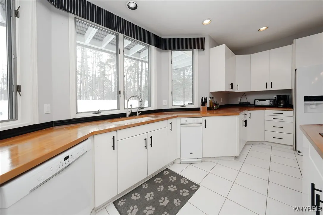 21 Lakeridge Drive, Orchard Park, New York 14127, Orchard Park, New York 14127, 3 Bedrooms Bedrooms, 12 Rooms Rooms,2 BathroomsBathrooms,Residential,Closed,21 Lakeridge Drive, Orchard Park, New York 14127,0,B1582606