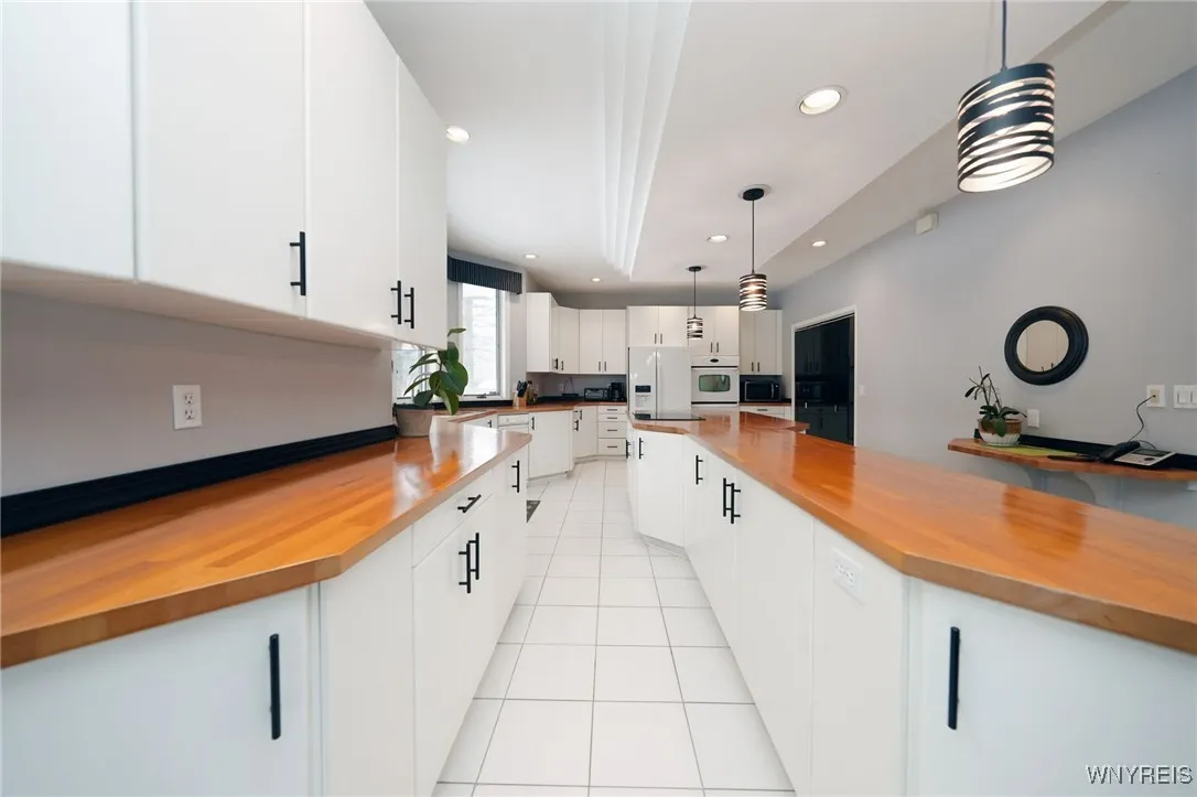 21 Lakeridge Drive, Orchard Park, New York 14127, Orchard Park, New York 14127, 3 Bedrooms Bedrooms, 12 Rooms Rooms,2 BathroomsBathrooms,Residential,Closed,21 Lakeridge Drive, Orchard Park, New York 14127,0,B1582606