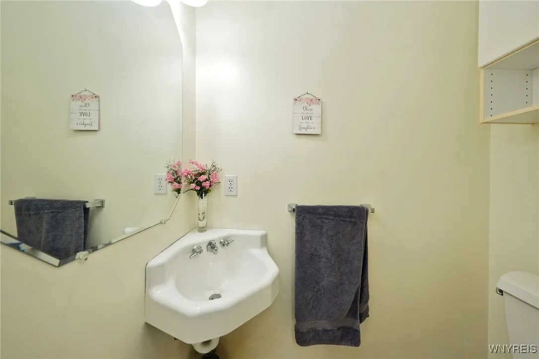 21 Lakeridge Drive, Orchard Park, New York 14127, Orchard Park, New York 14127, 3 Bedrooms Bedrooms, 12 Rooms Rooms,2 BathroomsBathrooms,Residential,Closed,21 Lakeridge Drive, Orchard Park, New York 14127,0,B1582606