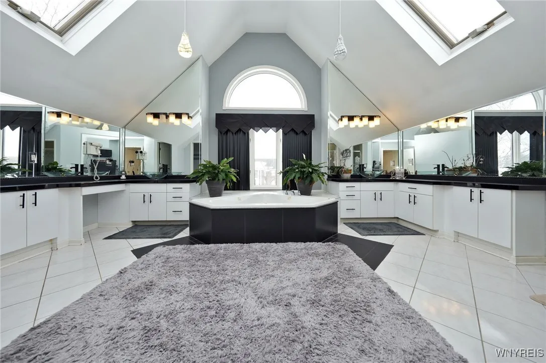 21 Lakeridge Drive, Orchard Park, New York 14127, Orchard Park, New York 14127, 3 Bedrooms Bedrooms, 12 Rooms Rooms,2 BathroomsBathrooms,Residential,Closed,21 Lakeridge Drive, Orchard Park, New York 14127,0,B1582606