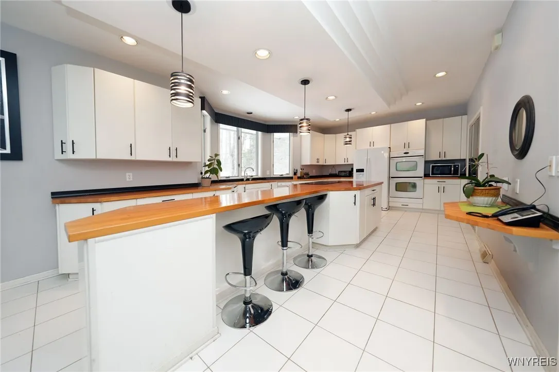 21 Lakeridge Drive, Orchard Park, New York 14127, Orchard Park, New York 14127, 3 Bedrooms Bedrooms, 12 Rooms Rooms,2 BathroomsBathrooms,Residential,Closed,21 Lakeridge Drive, Orchard Park, New York 14127,0,B1582606