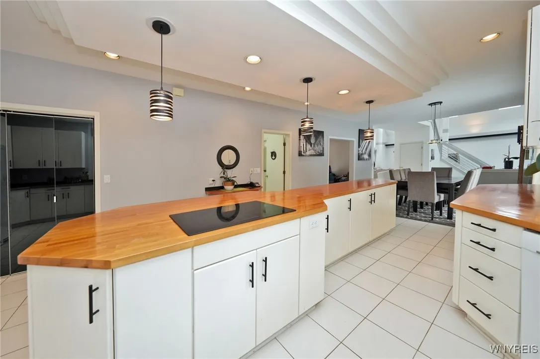 21 Lakeridge Drive, Orchard Park, New York 14127, Orchard Park, New York 14127, 3 Bedrooms Bedrooms, 12 Rooms Rooms,2 BathroomsBathrooms,Residential,Closed,21 Lakeridge Drive, Orchard Park, New York 14127,0,B1582606