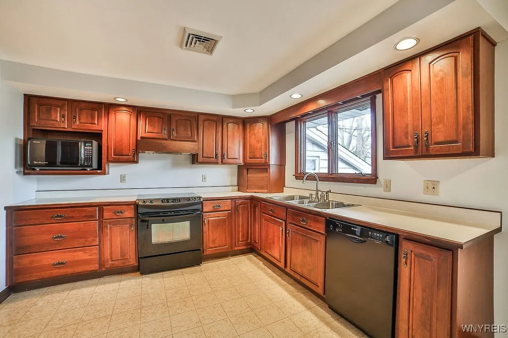 1525 Red Jacket Road, Grand Island, New York 14072, Grand Island, New York 14072, 3 Bedrooms Bedrooms, 11 Rooms Rooms,1 BathroomBathrooms,Residential,Closed,1525 Red Jacket Road, Grand Island, New York 14072,0,B1579205