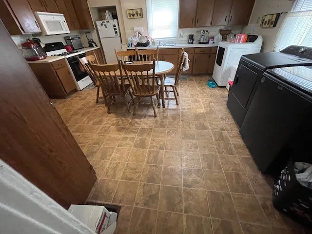 218 Wetmore Park, Rochester, New York 14606, Rochester, New York 14606, 5 Bedrooms Bedrooms, 7 Rooms Rooms,1 BathroomBathrooms,Residential,Closed,218 Wetmore Park, Rochester, New York 14606,0,R1582825