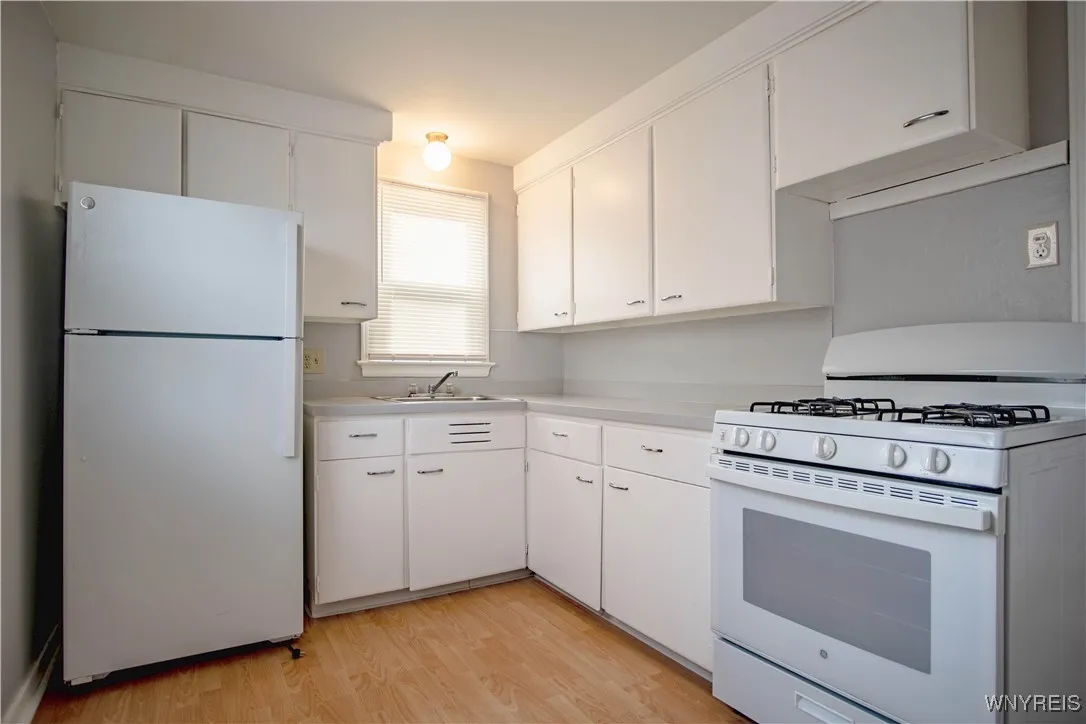 RIGHT SIDE KITCHEN