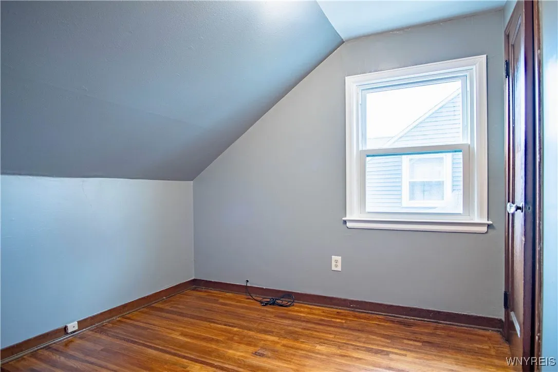 LEFT SIDE BEDROOM
