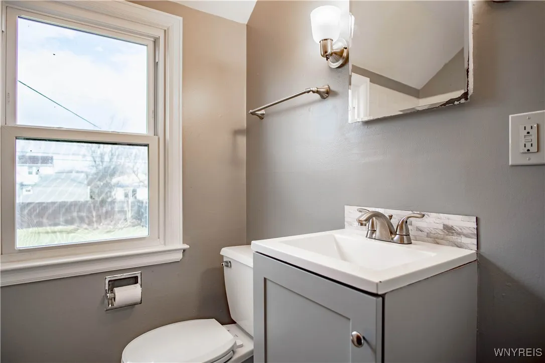 LEFT SIDE FULL BATH
