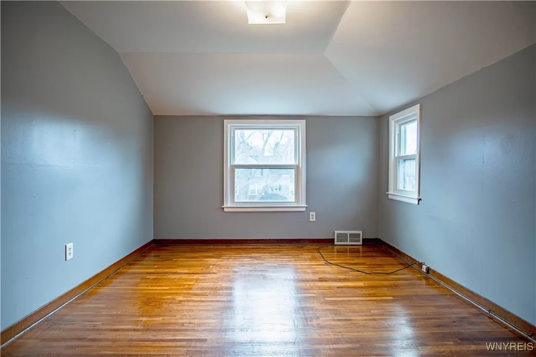 LEFT SIDE BEDROOM
