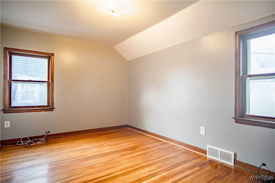 LEFT SIDE BEDROOM