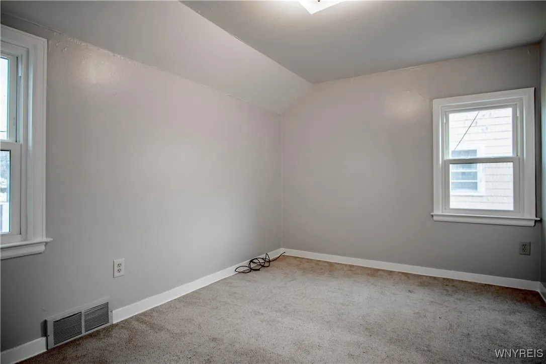RIGHT SIDE BEDROOM