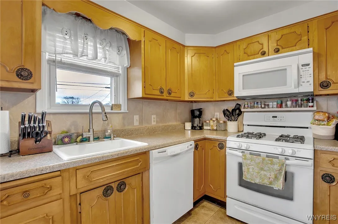 1733 Parker Boulevard Boulevard, Tonawanda-town, N, Tonawanda, New York 14150, 3 Bedrooms Bedrooms, 6 Rooms Rooms,1 BathroomBathrooms,Residential,Closed,1733 Parker Boulevard Boulevard, Tonawanda-town, N,0,B1582248