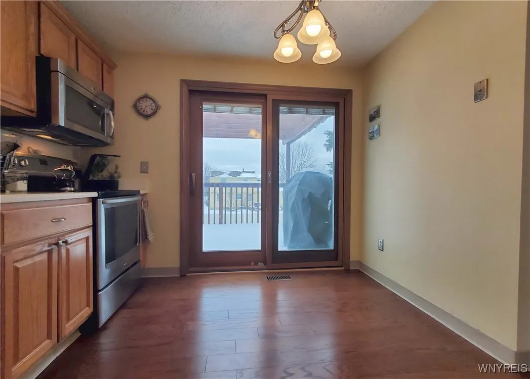264 Oakbrook Drive, West Seneca, New York 14224, West Seneca, New York 14224, 3 Bedrooms Bedrooms, 8 Rooms Rooms,1 BathroomBathrooms,Residential,Closed,264 Oakbrook Drive, West Seneca, New York 14224,0,B1583003