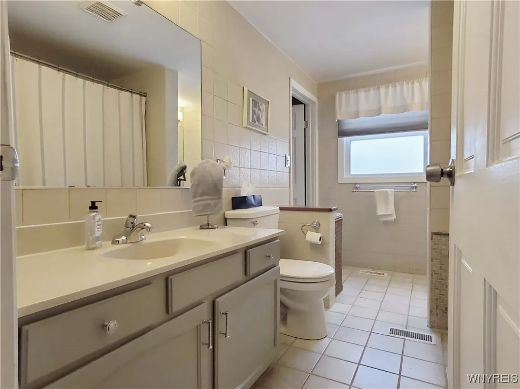 264 Oakbrook Drive, West Seneca, New York 14224, West Seneca, New York 14224, 3 Bedrooms Bedrooms, 8 Rooms Rooms,1 BathroomBathrooms,Residential,Closed,264 Oakbrook Drive, West Seneca, New York 14224,0,B1583003