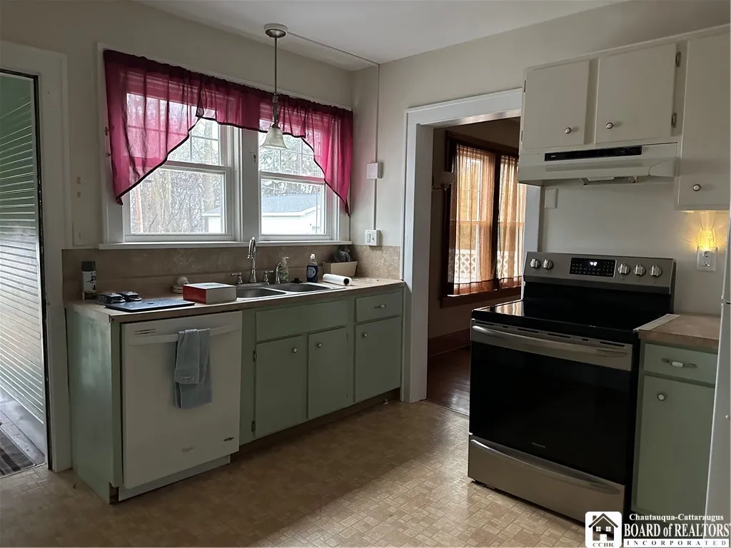 25 Hazard Parkway, Albion, New York 14411, Albion, New York 14411, 4 Bedrooms Bedrooms, 9 Rooms Rooms,1 BathroomBathrooms,Residential,Closed,25 Hazard Parkway, Albion, New York 14411,0,R1581781