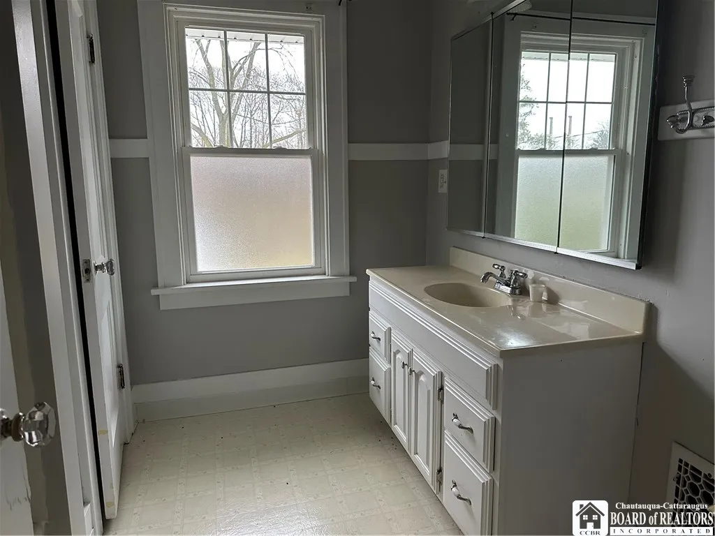 25 Hazard Parkway, Albion, New York 14411, Albion, New York 14411, 4 Bedrooms Bedrooms, 9 Rooms Rooms,1 BathroomBathrooms,Residential,Closed,25 Hazard Parkway, Albion, New York 14411,0,R1581781