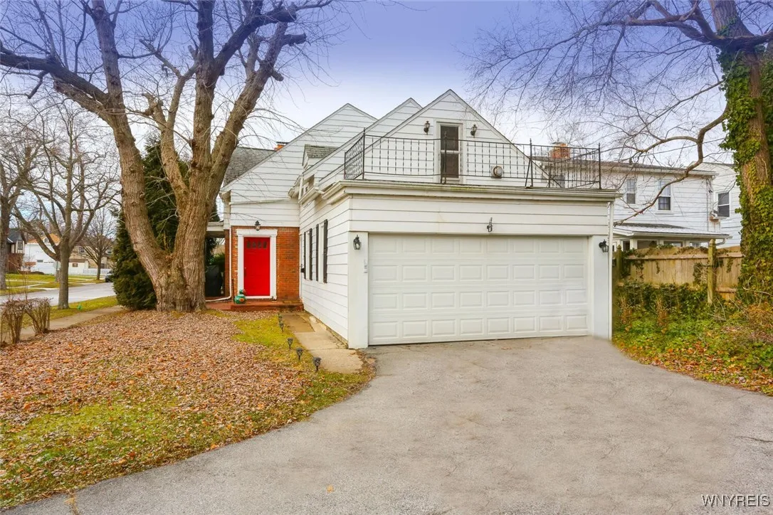 Exterior/Garage