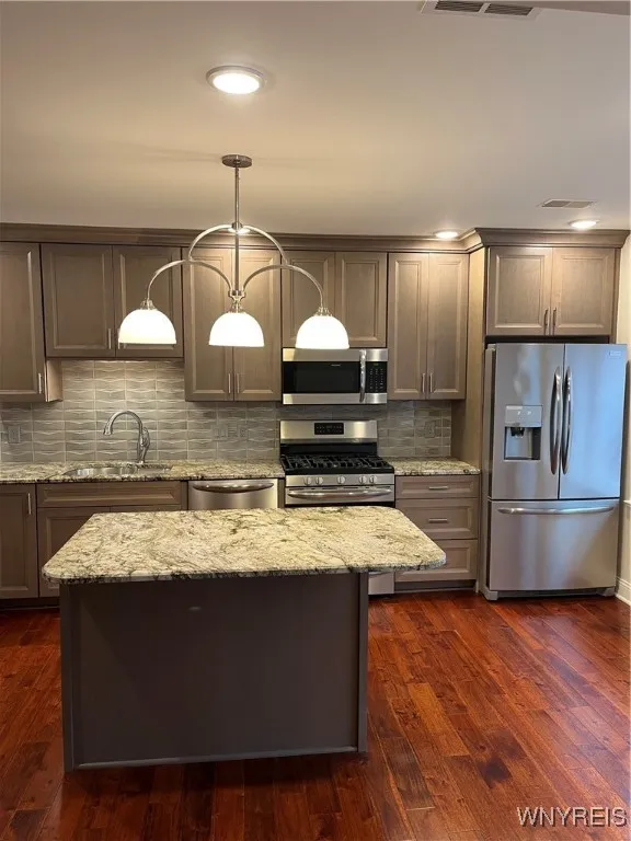 10885 Main Street, Clarence, New York 14031, Clarence, New York 14031, 2 Bedrooms Bedrooms, 8 Rooms Rooms,1 BathroomBathrooms,Residential Lease,Closed,10885 Main Street, Clarence, New York 14031,0,B1583328