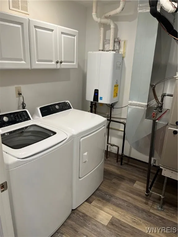 10885 Main Street, Clarence, New York 14031, Clarence, New York 14031, 2 Bedrooms Bedrooms, 8 Rooms Rooms,1 BathroomBathrooms,Residential Lease,Closed,10885 Main Street, Clarence, New York 14031,0,B1583328