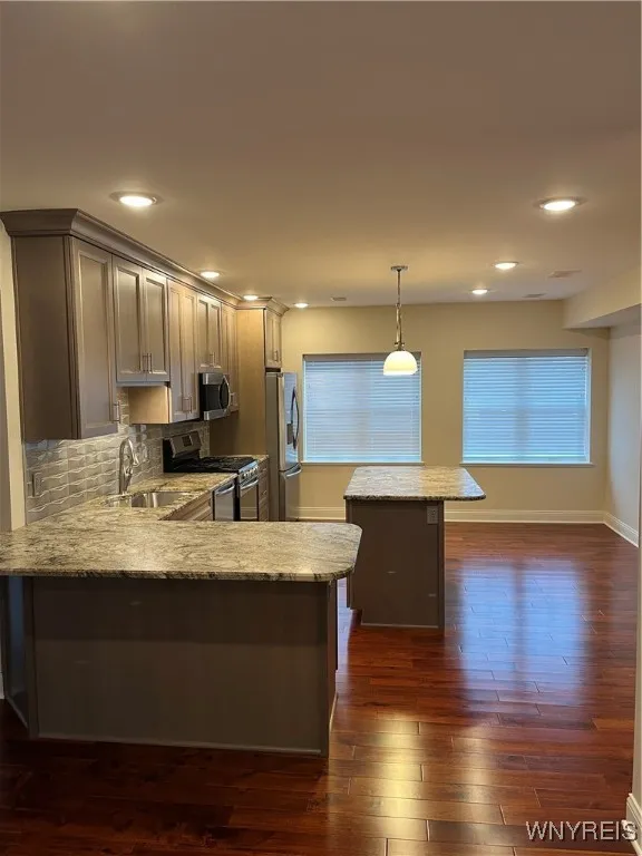 10885 Main Street, Clarence, New York 14031, Clarence, New York 14031, 2 Bedrooms Bedrooms, 8 Rooms Rooms,1 BathroomBathrooms,Residential Lease,Closed,10885 Main Street, Clarence, New York 14031,0,B1583328