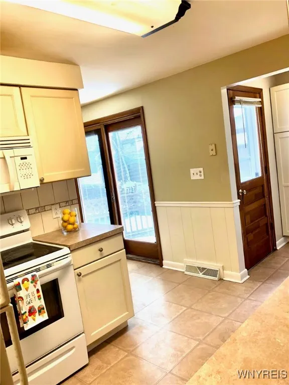 49 Glenside Avenue, Tonawanda-town, New York 14223, Tonawanda, New York 14223, 6 Bedrooms Bedrooms, ,2 BathroomsBathrooms,Residential,Closed,49 Glenside Avenue, Tonawanda-town, New York 14223,0,B1583361