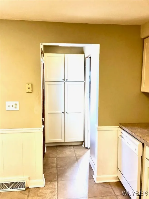 49 Glenside Avenue, Tonawanda-town, New York 14223, Tonawanda, New York 14223, 6 Bedrooms Bedrooms, ,2 BathroomsBathrooms,Residential,Closed,49 Glenside Avenue, Tonawanda-town, New York 14223,0,B1583361