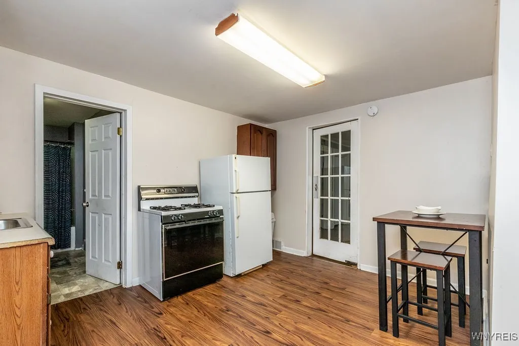 28 York Street, Buffalo, New York 14213, Buffalo, New York 14213, 9 Bedrooms Bedrooms, ,5 BathroomsBathrooms,Residential,Closed,28 York Street, Buffalo, New York 14213,0,B1583400