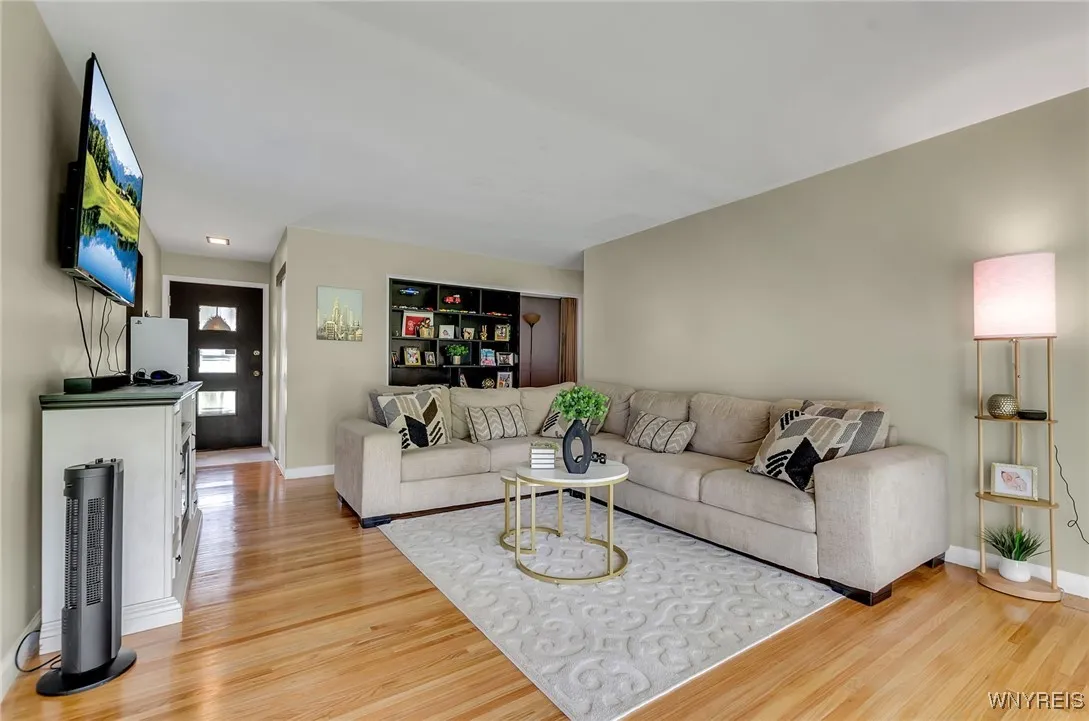 652 Lynbrook Avenue, Tonawanda-town, New York 1415, Tonawanda, New York 14150, 4 Bedrooms Bedrooms, 8 Rooms Rooms,1 BathroomBathrooms,Residential,Closed,652 Lynbrook Avenue, Tonawanda-town, New York 1415,0,B1583321