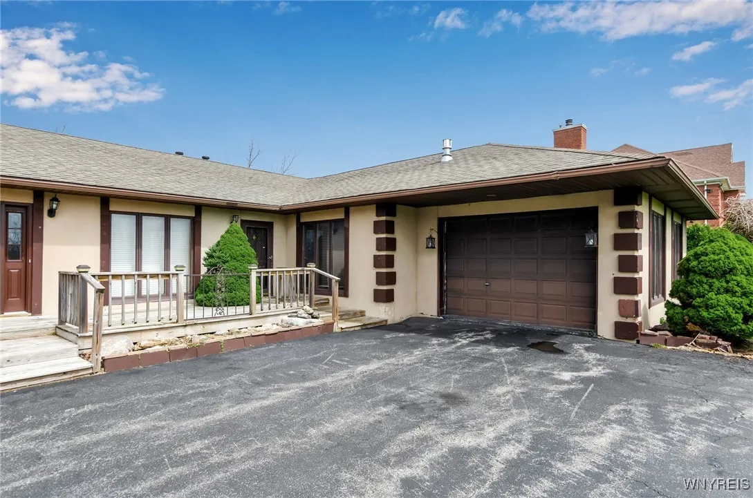 9400 Wehrle Drive Right, Clarence, New York 14031, Clarence, New York 14031, 2 Bedrooms Bedrooms, 6 Rooms Rooms,2 BathroomsBathrooms,Residential Lease,Closed,9400 Wehrle Drive Right, Clarence, New York 14031,0,B1583475