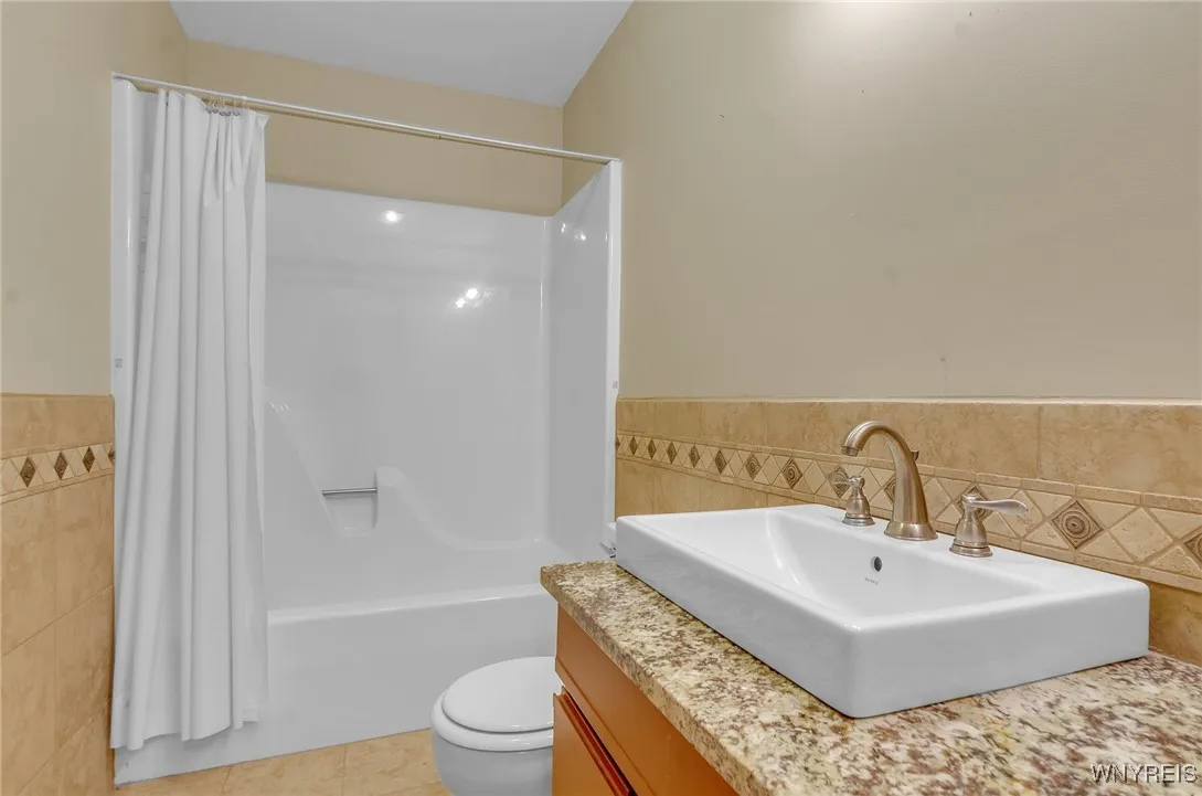 9400 Wehrle Drive Right, Clarence, New York 14031, Clarence, New York 14031, 2 Bedrooms Bedrooms, 6 Rooms Rooms,2 BathroomsBathrooms,Residential Lease,Closed,9400 Wehrle Drive Right, Clarence, New York 14031,0,B1583475