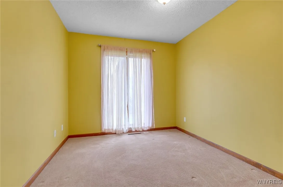 9400 Wehrle Drive Right, Clarence, New York 14031, Clarence, New York 14031, 2 Bedrooms Bedrooms, 6 Rooms Rooms,2 BathroomsBathrooms,Residential Lease,Closed,9400 Wehrle Drive Right, Clarence, New York 14031,0,B1583475
