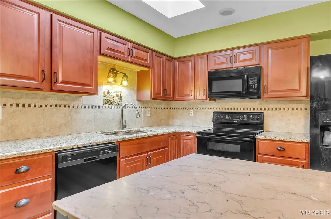 9400 Wehrle Drive Right, Clarence, New York 14031, Clarence, New York 14031, 2 Bedrooms Bedrooms, 6 Rooms Rooms,2 BathroomsBathrooms,Residential Lease,Closed,9400 Wehrle Drive Right, Clarence, New York 14031,0,B1583475