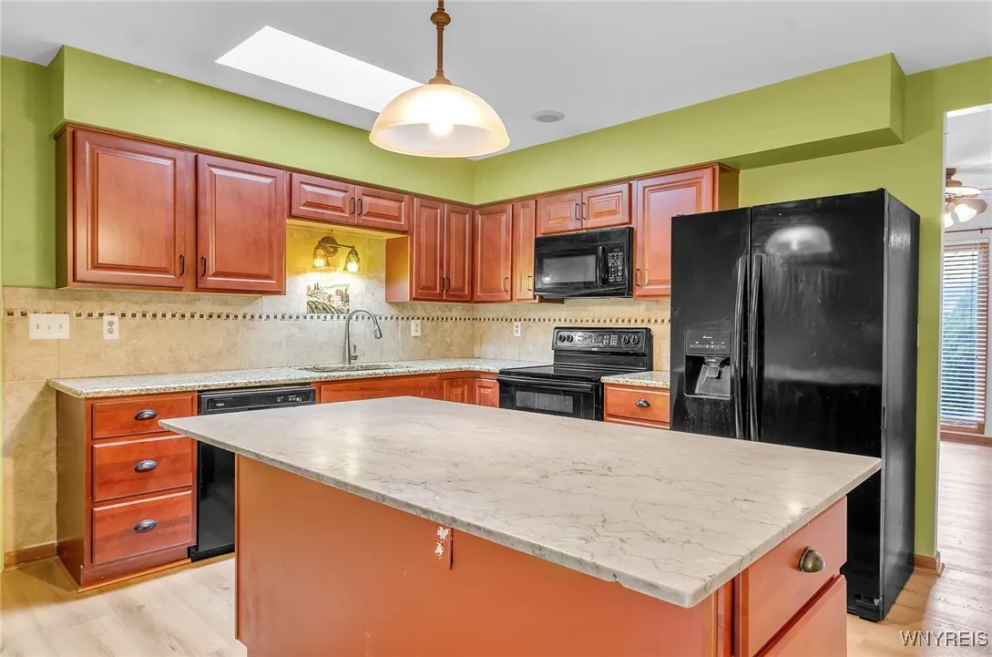 9400 Wehrle Drive Right, Clarence, New York 14031, Clarence, New York 14031, 2 Bedrooms Bedrooms, 6 Rooms Rooms,2 BathroomsBathrooms,Residential Lease,Closed,9400 Wehrle Drive Right, Clarence, New York 14031,0,B1583475