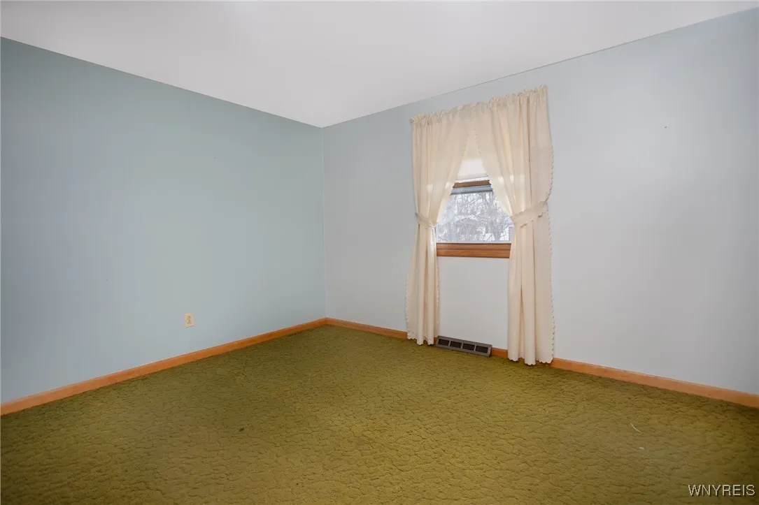 6321 Goodrich Road, Clarence, New York 14032, Clarence, New York 14032, 3 Bedrooms Bedrooms, 7 Rooms Rooms,1 BathroomBathrooms,Residential,Closed,6321 Goodrich Road, Clarence, New York 14032,0,B1582499
