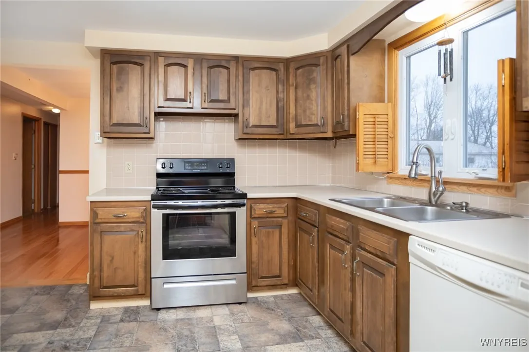 6321 Goodrich Road, Clarence, New York 14032, Clarence, New York 14032, 3 Bedrooms Bedrooms, 7 Rooms Rooms,1 BathroomBathrooms,Residential,Closed,6321 Goodrich Road, Clarence, New York 14032,0,B1582499