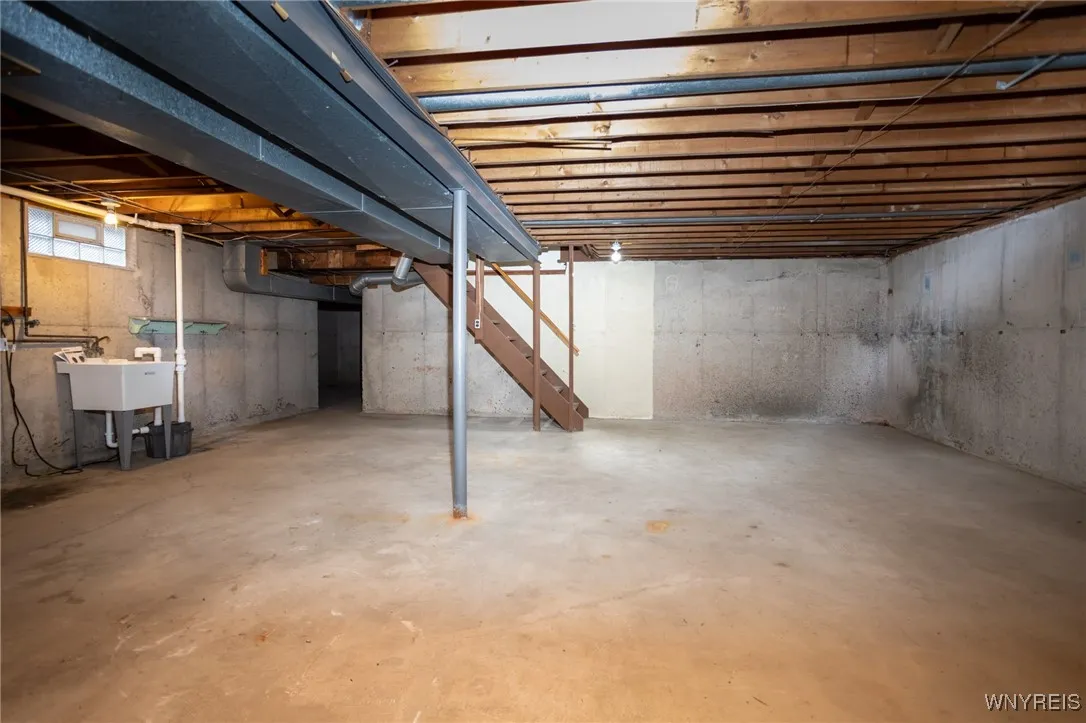 6321 Goodrich Road, Clarence, New York 14032, Clarence, New York 14032, 3 Bedrooms Bedrooms, 7 Rooms Rooms,1 BathroomBathrooms,Residential,Closed,6321 Goodrich Road, Clarence, New York 14032,0,B1582499