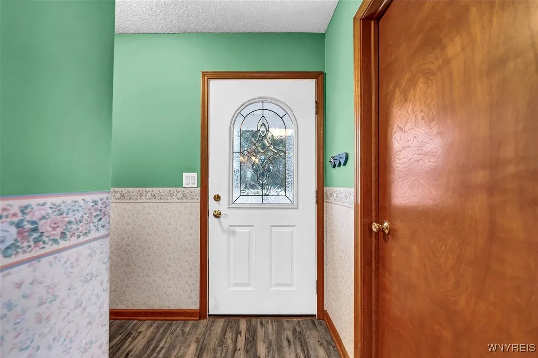 Front entry. Notice the beautiful window!