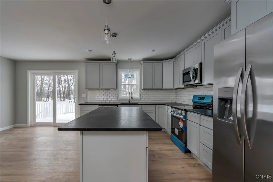 Kitchen/Dining Area