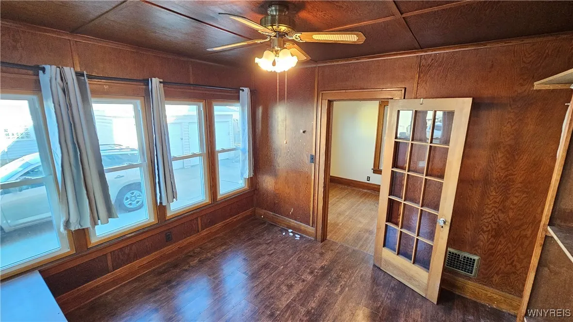 Bonus room 2 looking to bonus room 1