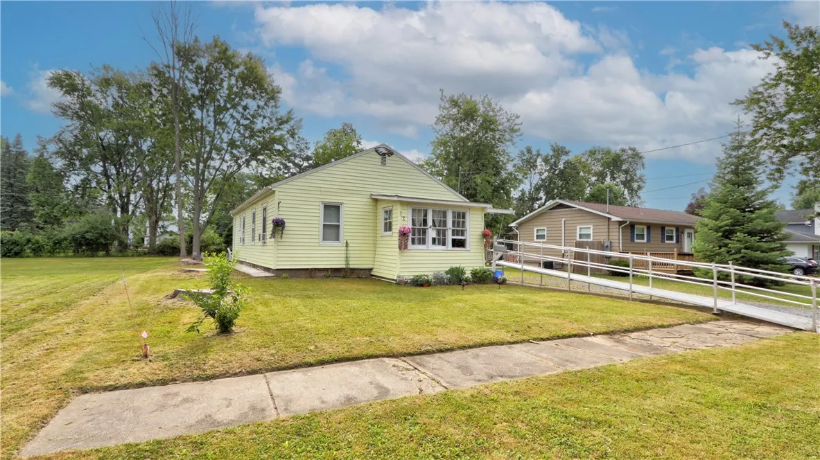 58 Walnut Street, Seneca Falls, New York 13148, Seneca Falls, New York 13148, 4 Bedrooms Bedrooms, 7 Rooms Rooms,1 BathroomBathrooms,Residential,For Sale,58 Walnut Street, Seneca Falls, New York 13148,R1583661