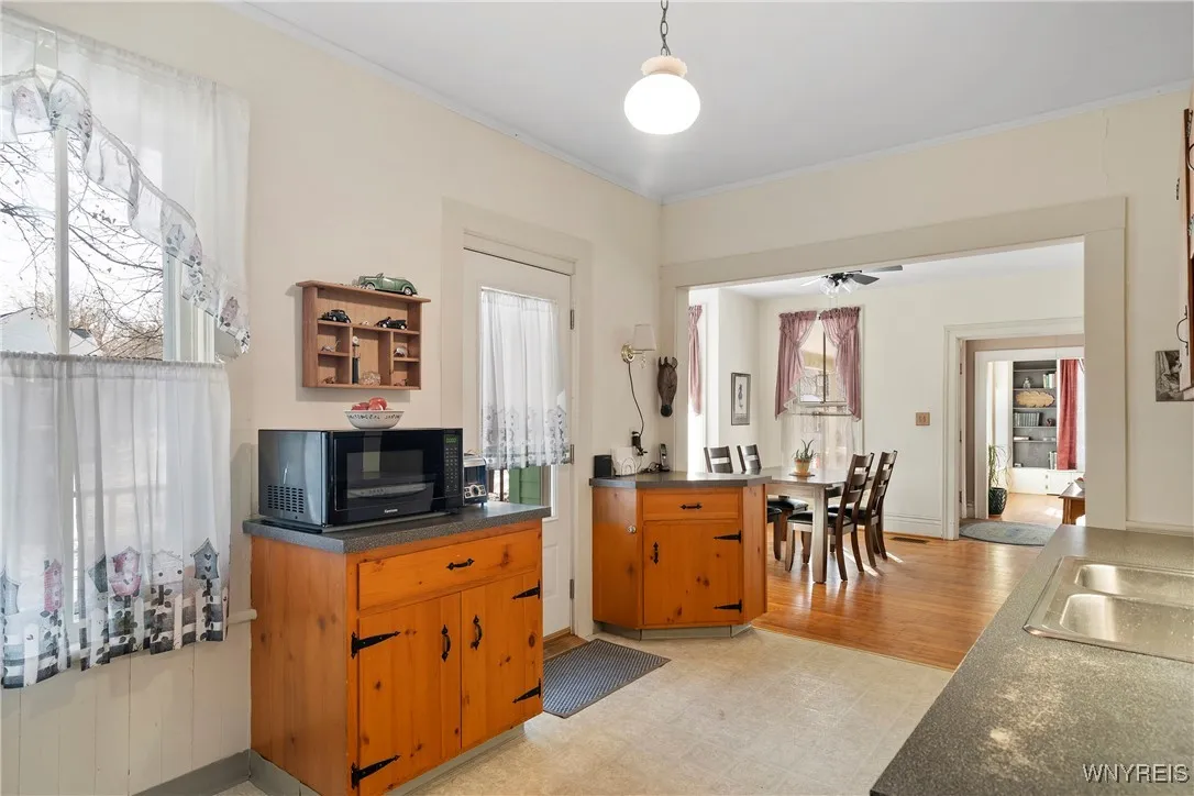 306 Oakwood Avenue, Aurora, New York 14052, Aurora, New York 14052, 5 Bedrooms Bedrooms, 10 Rooms Rooms,2 BathroomsBathrooms,Residential,Closed,306 Oakwood Avenue, Aurora, New York 14052,0,B1582653