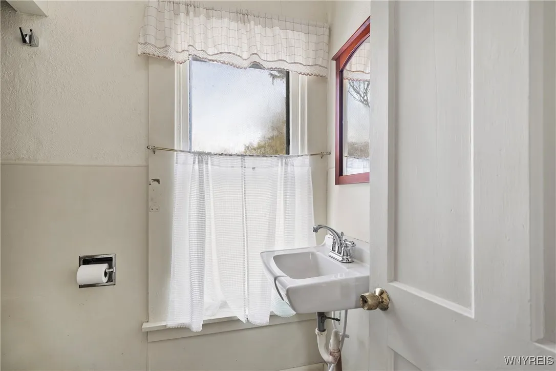 306 Oakwood Avenue, Aurora, New York 14052, Aurora, New York 14052, 5 Bedrooms Bedrooms, 10 Rooms Rooms,2 BathroomsBathrooms,Residential,Closed,306 Oakwood Avenue, Aurora, New York 14052,0,B1582653