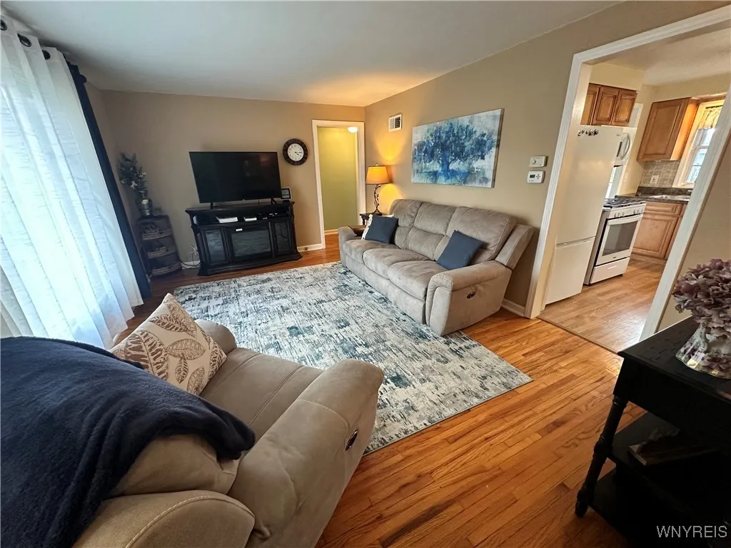 4890 Mount Vernon Boulevard, Hamburg, New York 140, Hamburg, New York 14075, 2 Bedrooms Bedrooms, 5 Rooms Rooms,1 BathroomBathrooms,Residential,Closed,4890 Mount Vernon Boulevard, Hamburg, New York 140,0,B1584298