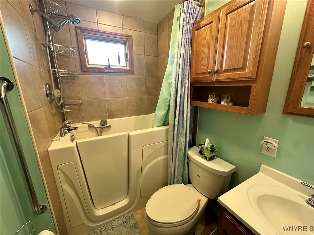4890 Mount Vernon Boulevard, Hamburg, New York 140, Hamburg, New York 14075, 2 Bedrooms Bedrooms, 5 Rooms Rooms,1 BathroomBathrooms,Residential,Closed,4890 Mount Vernon Boulevard, Hamburg, New York 140,0,B1584298