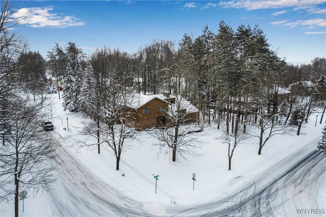209 Deer Run, Amherst, New York 14221, Amherst, New York 14221, 4 Bedrooms Bedrooms, 11 Rooms Rooms,2 BathroomsBathrooms,Residential,Closed,209 Deer Run, Amherst, New York 14221,0,B1584366