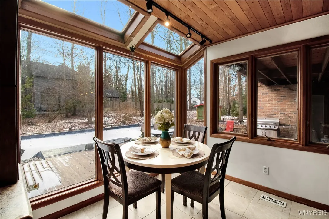 209 Deer Run, Amherst, New York 14221, Amherst, New York 14221, 4 Bedrooms Bedrooms, 11 Rooms Rooms,2 BathroomsBathrooms,Residential,Closed,209 Deer Run, Amherst, New York 14221,0,B1584366