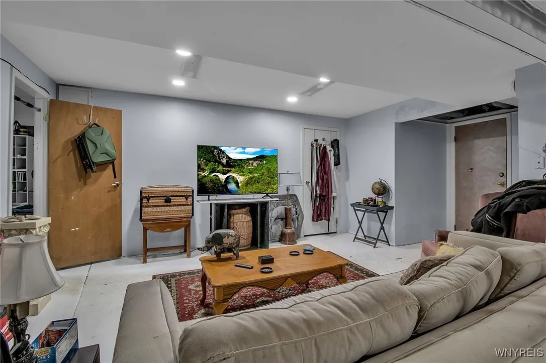 209 Deer Run, Amherst, New York 14221, Amherst, New York 14221, 4 Bedrooms Bedrooms, 11 Rooms Rooms,2 BathroomsBathrooms,Residential,Closed,209 Deer Run, Amherst, New York 14221,0,B1584366