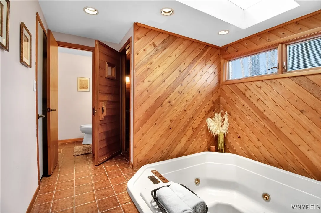 209 Deer Run, Amherst, New York 14221, Amherst, New York 14221, 4 Bedrooms Bedrooms, 11 Rooms Rooms,2 BathroomsBathrooms,Residential,Closed,209 Deer Run, Amherst, New York 14221,0,B1584366