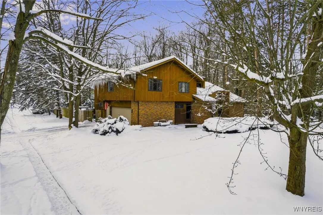 209 Deer Run, Amherst, New York 14221, Amherst, New York 14221, 4 Bedrooms Bedrooms, 11 Rooms Rooms,2 BathroomsBathrooms,Residential,Closed,209 Deer Run, Amherst, New York 14221,0,B1584366