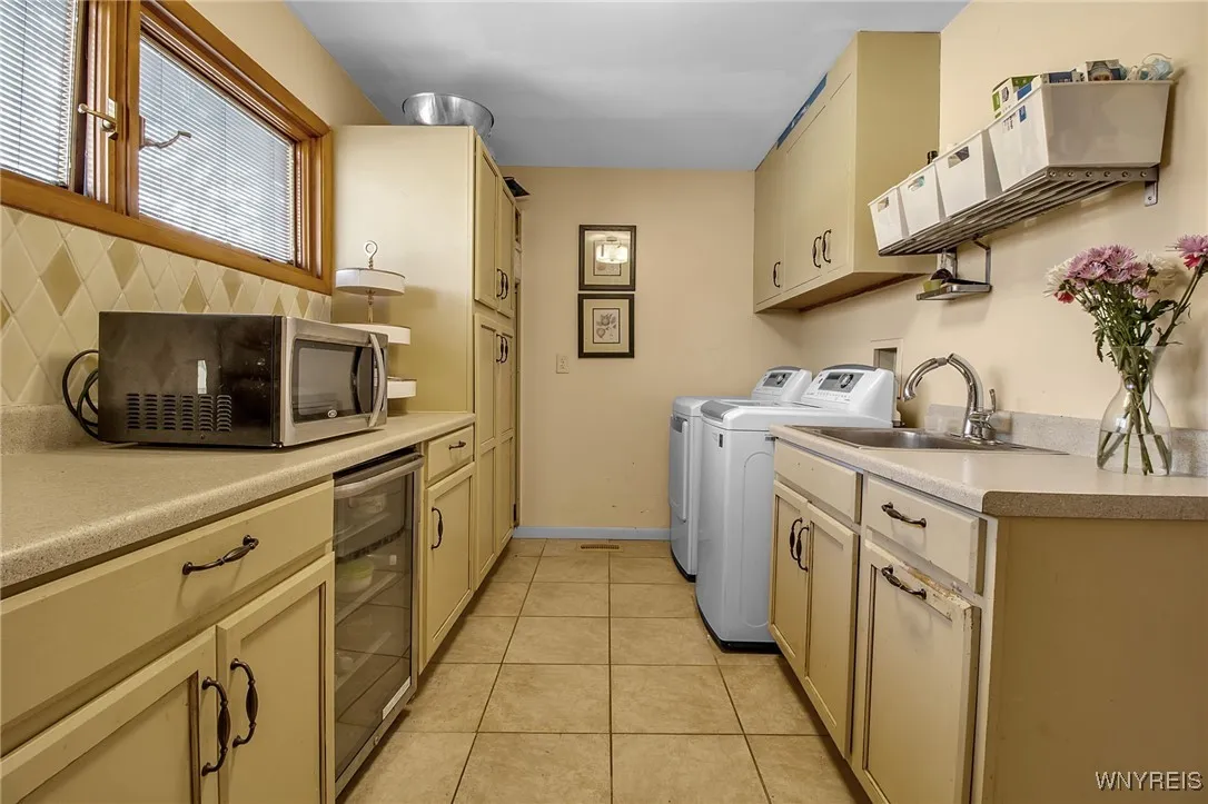 209 Deer Run, Amherst, New York 14221, Amherst, New York 14221, 4 Bedrooms Bedrooms, 11 Rooms Rooms,2 BathroomsBathrooms,Residential,Closed,209 Deer Run, Amherst, New York 14221,0,B1584366